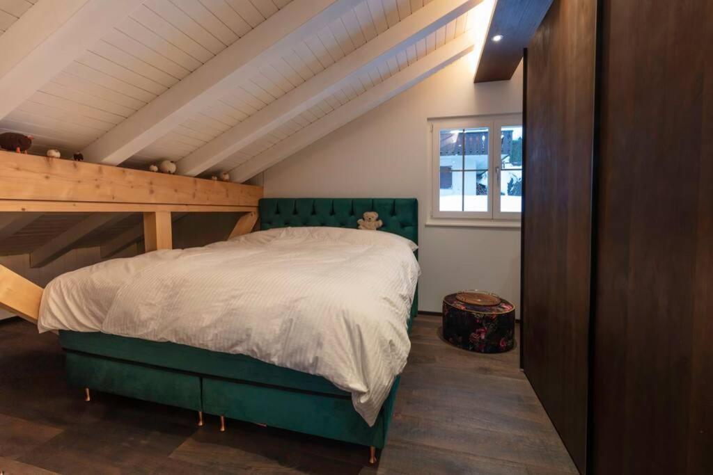 Exklusives Chalet mit traumhafter See- und Bergsicht Seelisberg Exterior foto