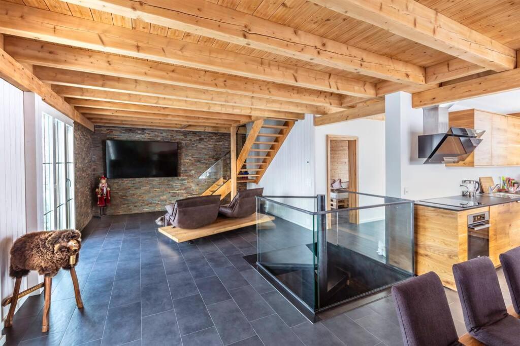Exklusives Chalet mit traumhafter See- und Bergsicht Seelisberg Exterior foto