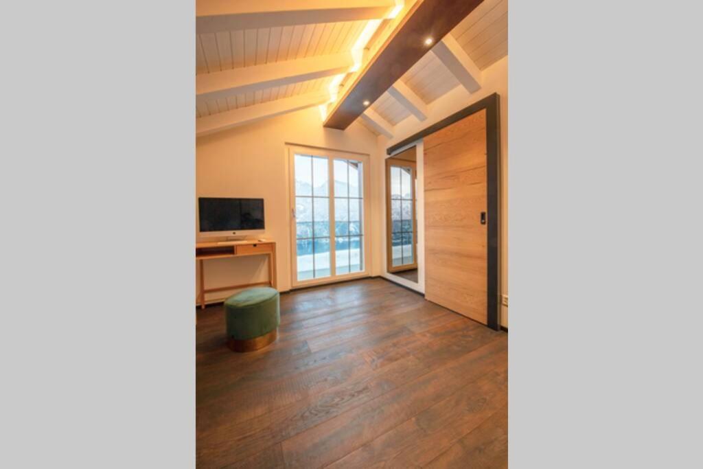 Exklusives Chalet mit traumhafter See- und Bergsicht Seelisberg Exterior foto