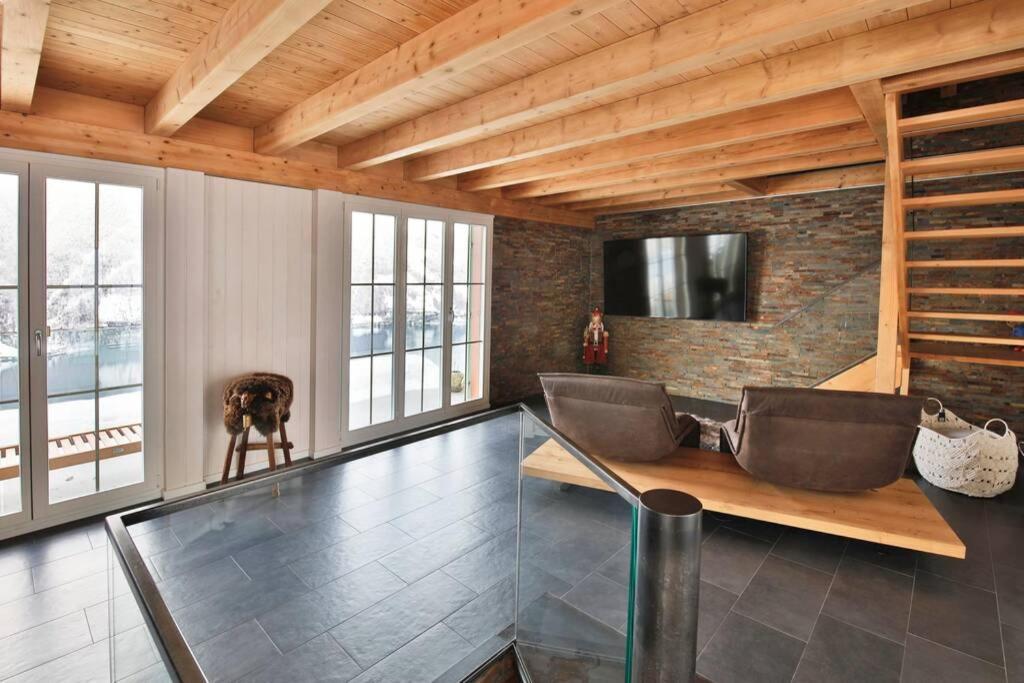 Exklusives Chalet mit traumhafter See- und Bergsicht Seelisberg Exterior foto